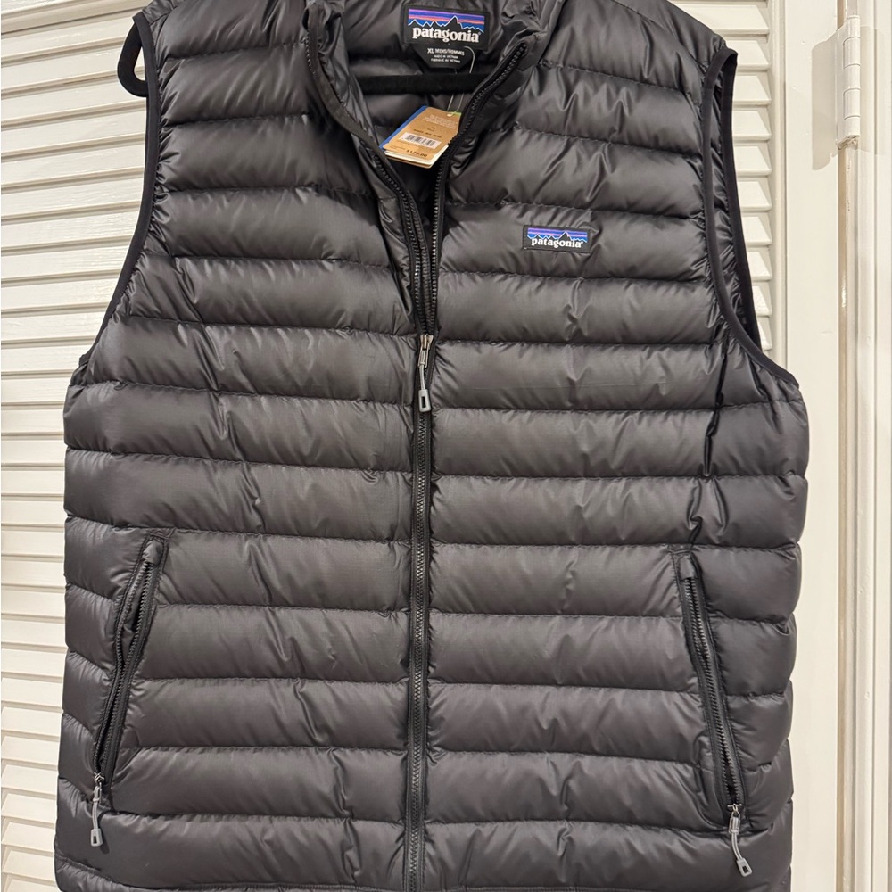 Patagonia Men's Dark Gray Quilted Vest